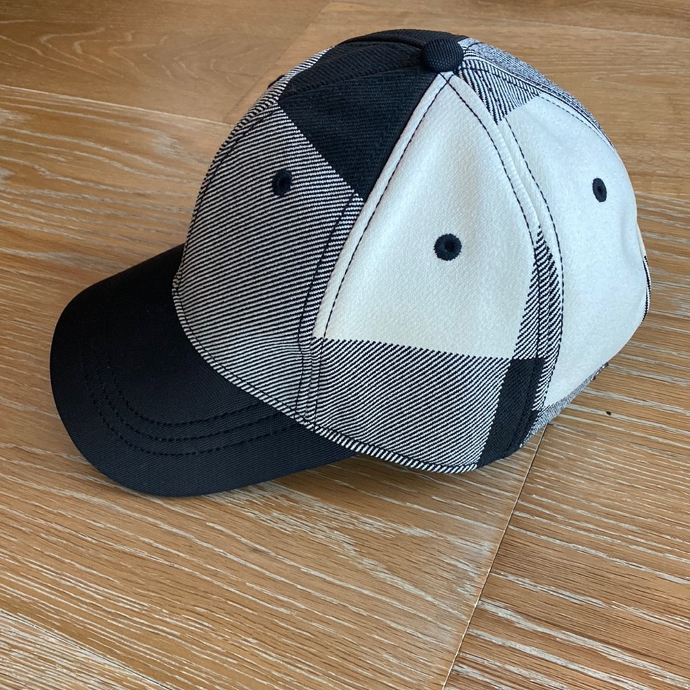 NEW Rare Lululemon fall winter hat cap reflectiv black white fleece lined baller